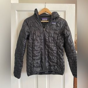 Patagonia women’s micro puff hoody. Size xs, black.